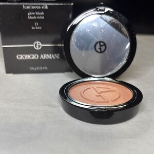 Giorgio Armani Luminous Silk Glow Blush 11  In Love